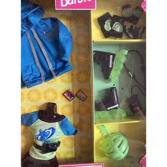 In-Line Skater Lifestyles Fashion Avenue Barbie 1999 Outfit NRFB Box - Picture 4 of 5
